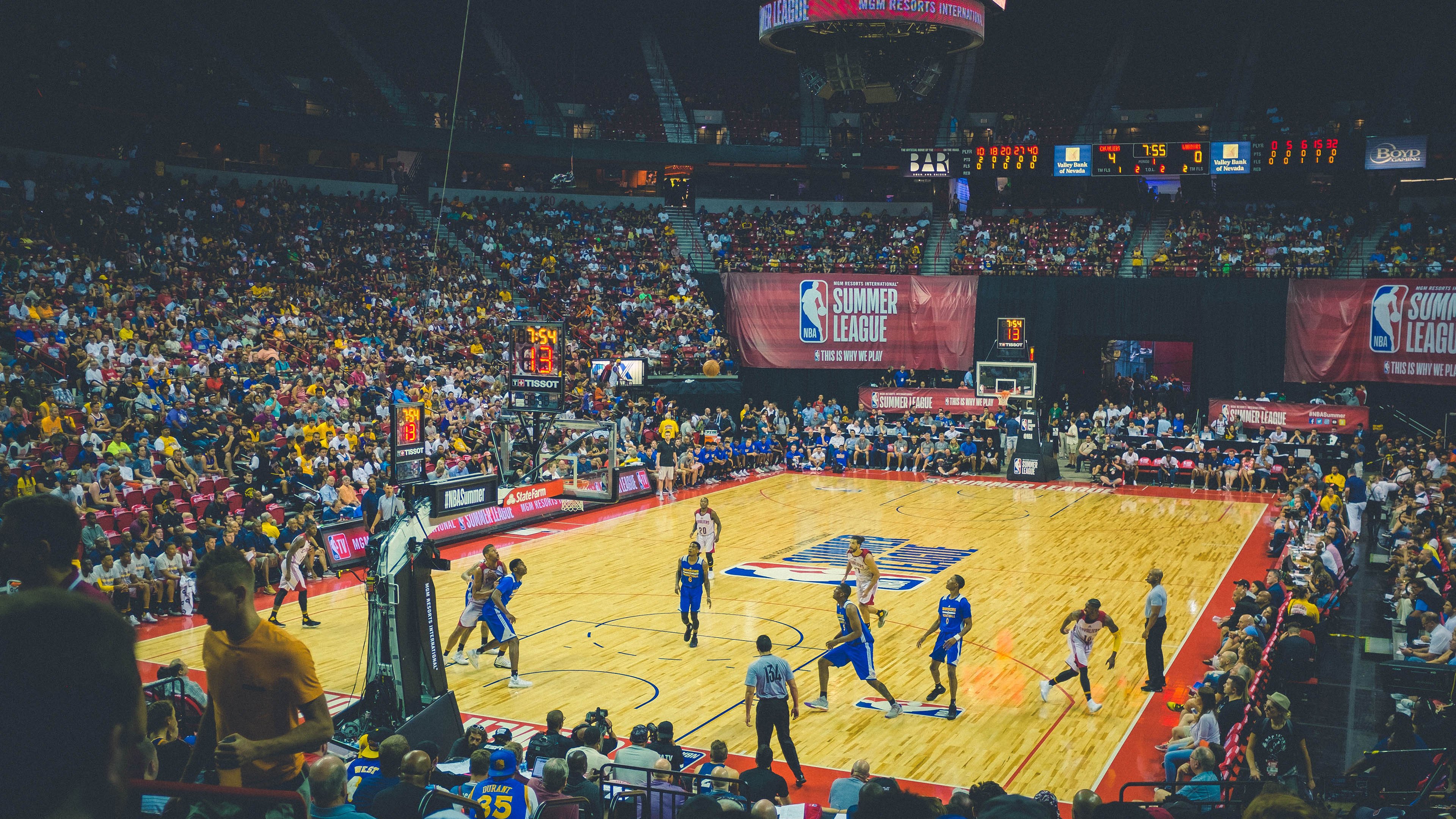 雄鹿不断突破!,穆古鲁扎连续七场比赛得分超过锐不可当赢得满堂喝彩