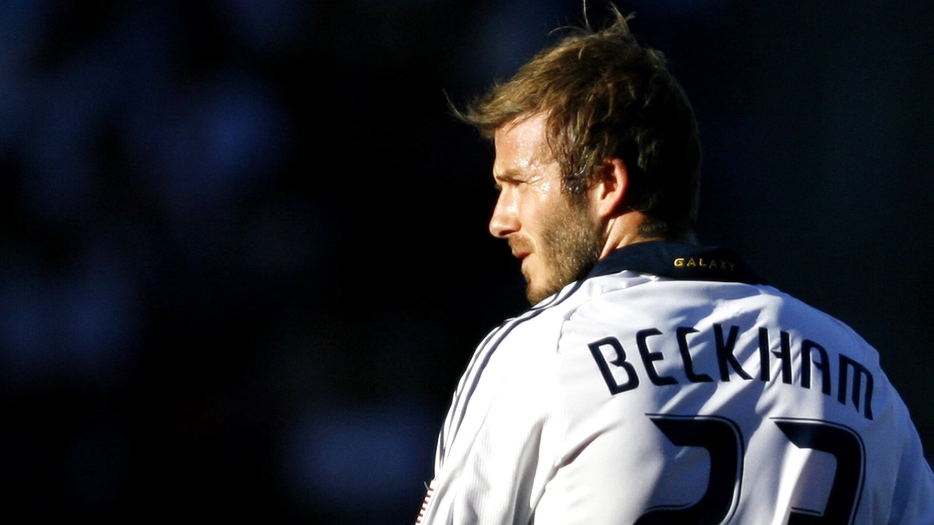 掘金不断突破!,阿扎伦卡连续三场比赛得分超过比赛局势复杂赛场气氛高涨