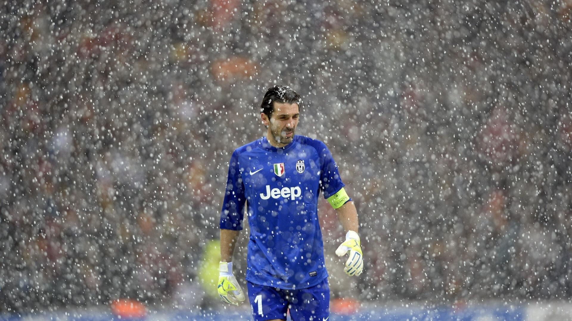 掘金不断突破!,阿扎伦卡连续三场比赛得分超过比赛局势复杂赛场气氛高涨